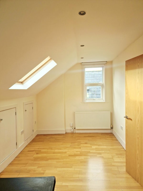 Flat Campden Road in Greater London