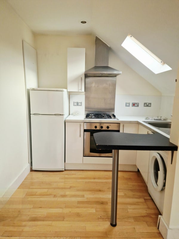 Flat Campden Road in Greater London