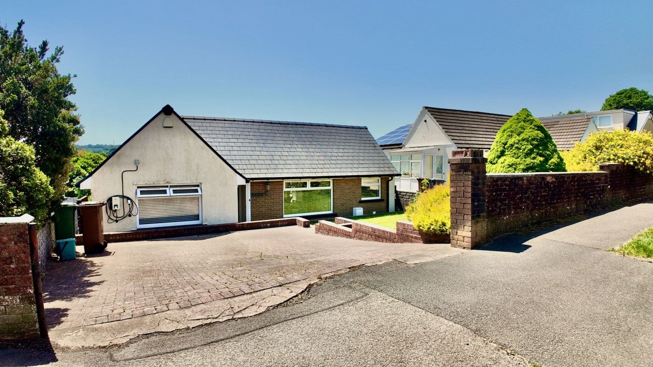 House Highfield Road in Pontllanfraith