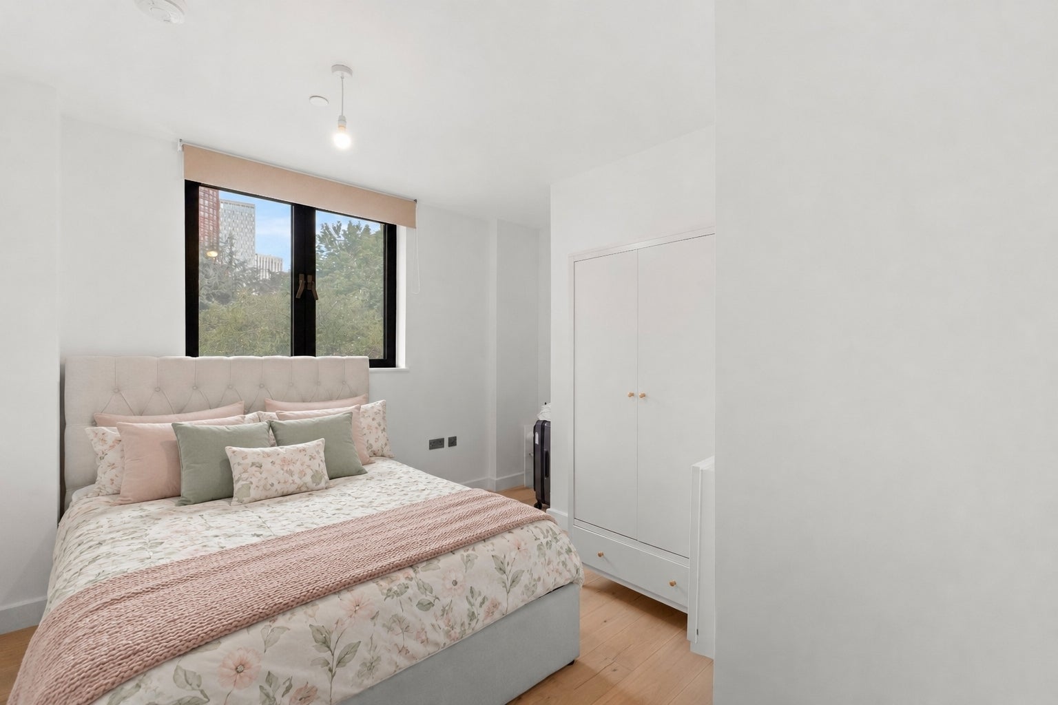 Flat Wilcox Road in Greater London