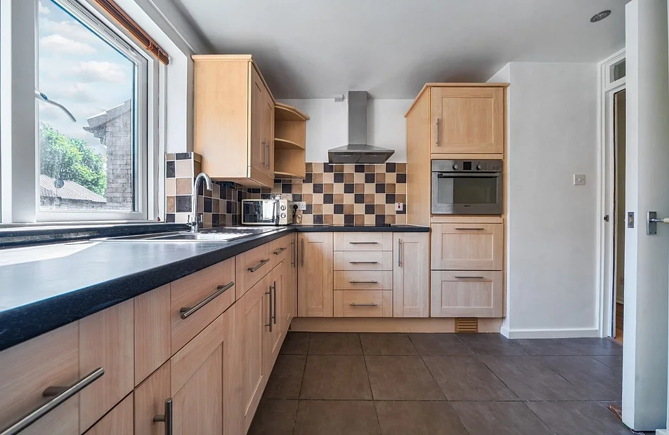 Flat Gorse Close in London
