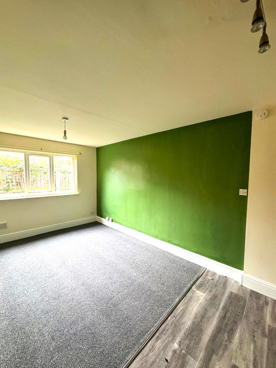 Flat Hainton Avenue in Grimsby