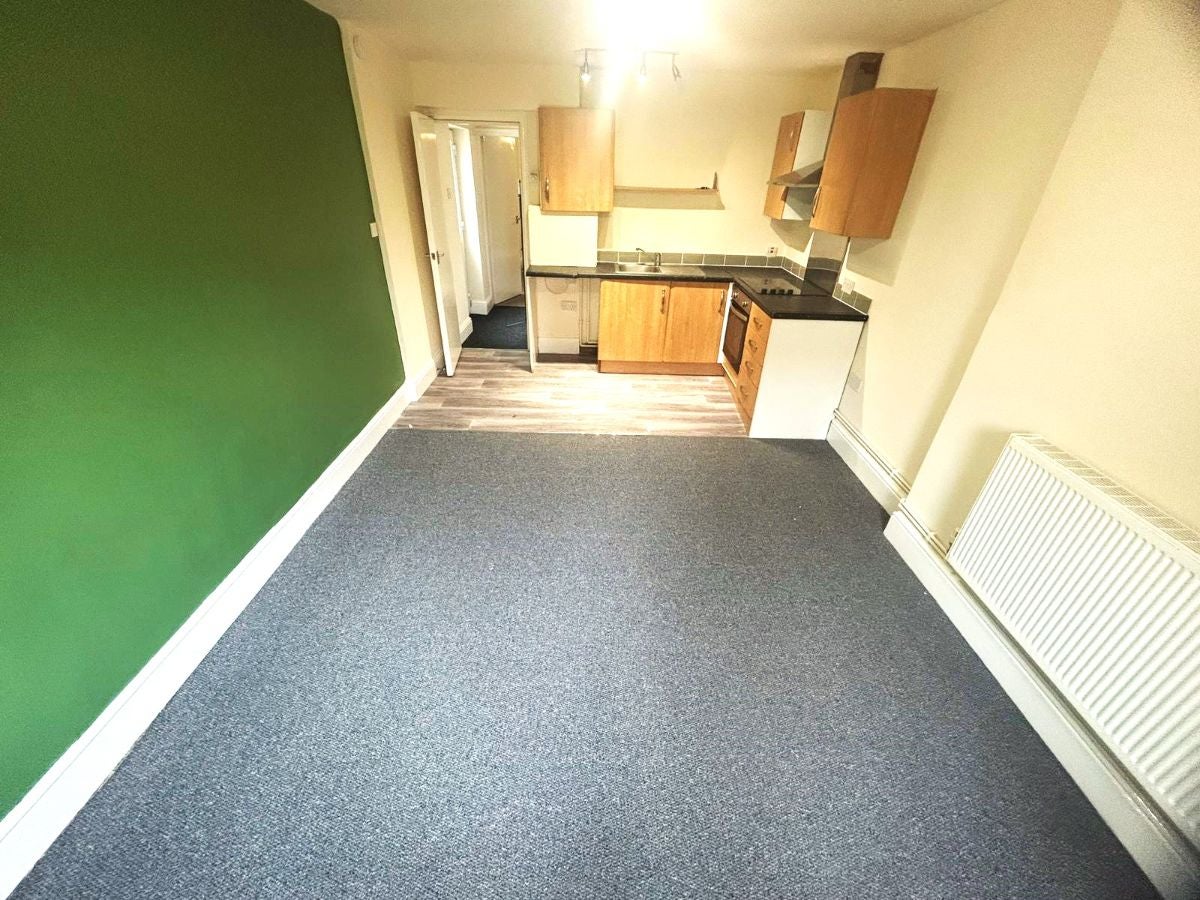 Flat Hainton Avenue in Grimsby