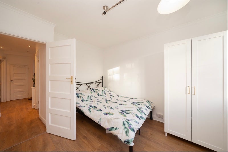 Room Arnos Grove in Greater London