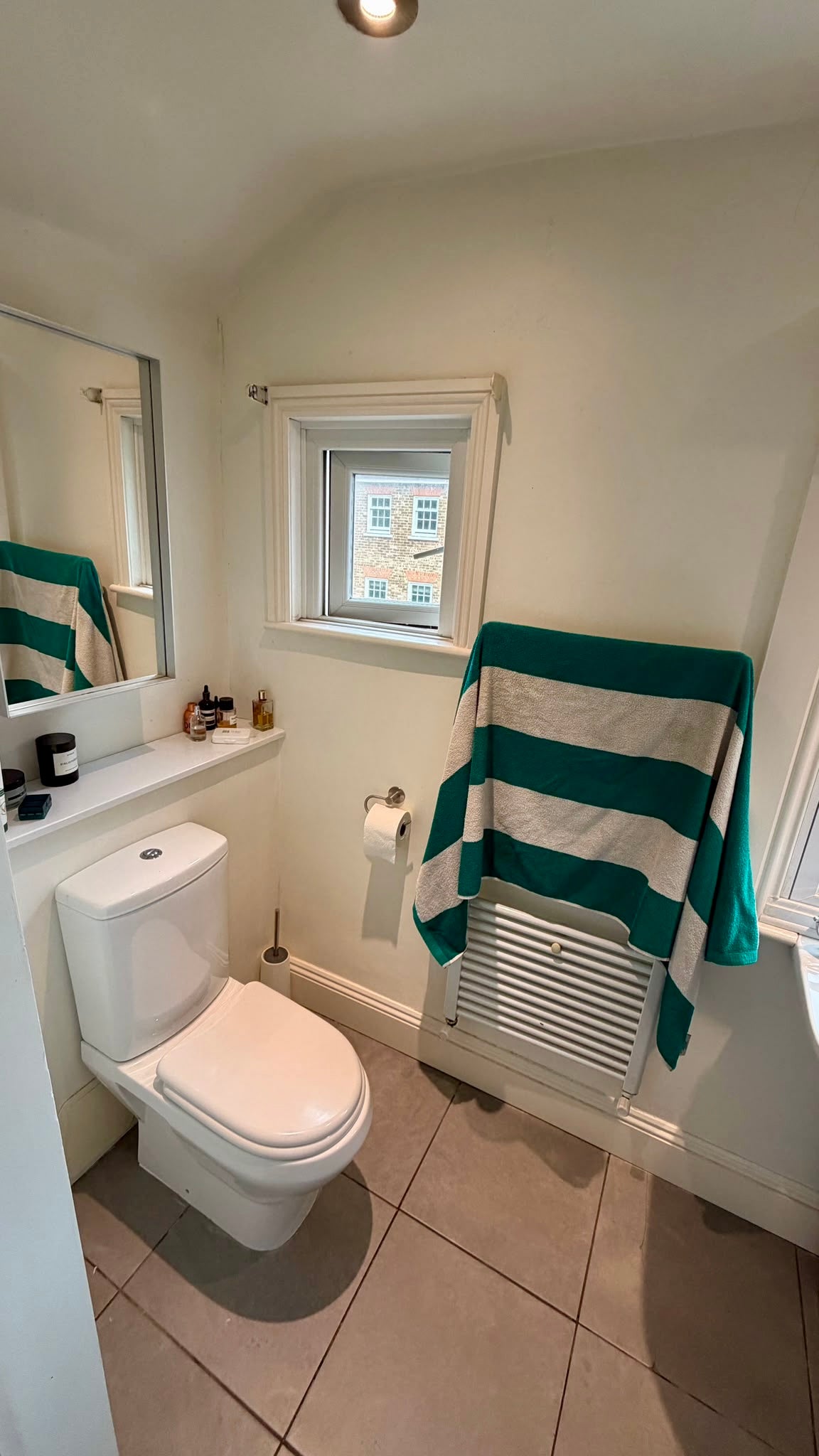 Flat Heyford Avenue in Greater London