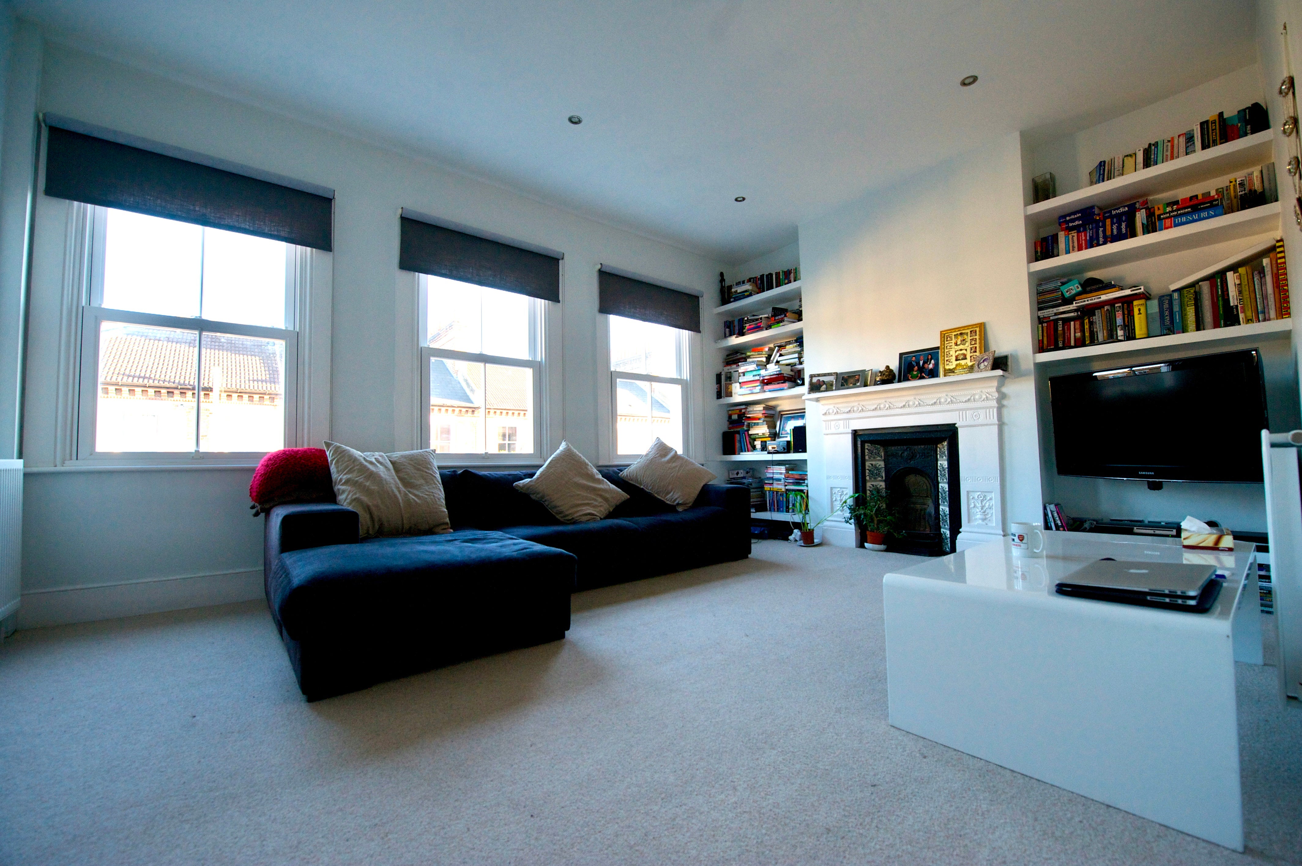 Flat Heyford Avenue in Greater London