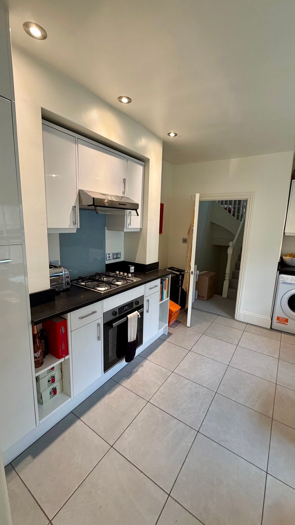 Flat Heyford Avenue in Greater London
