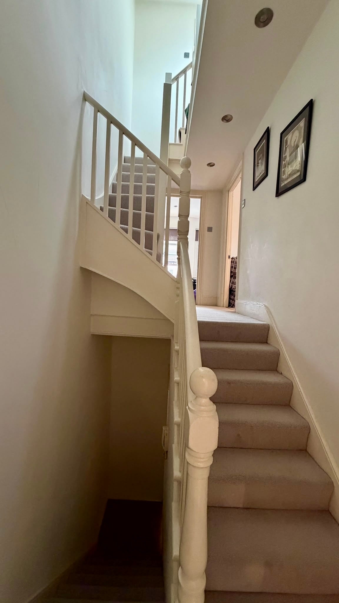Flat Heyford Avenue in Greater London
