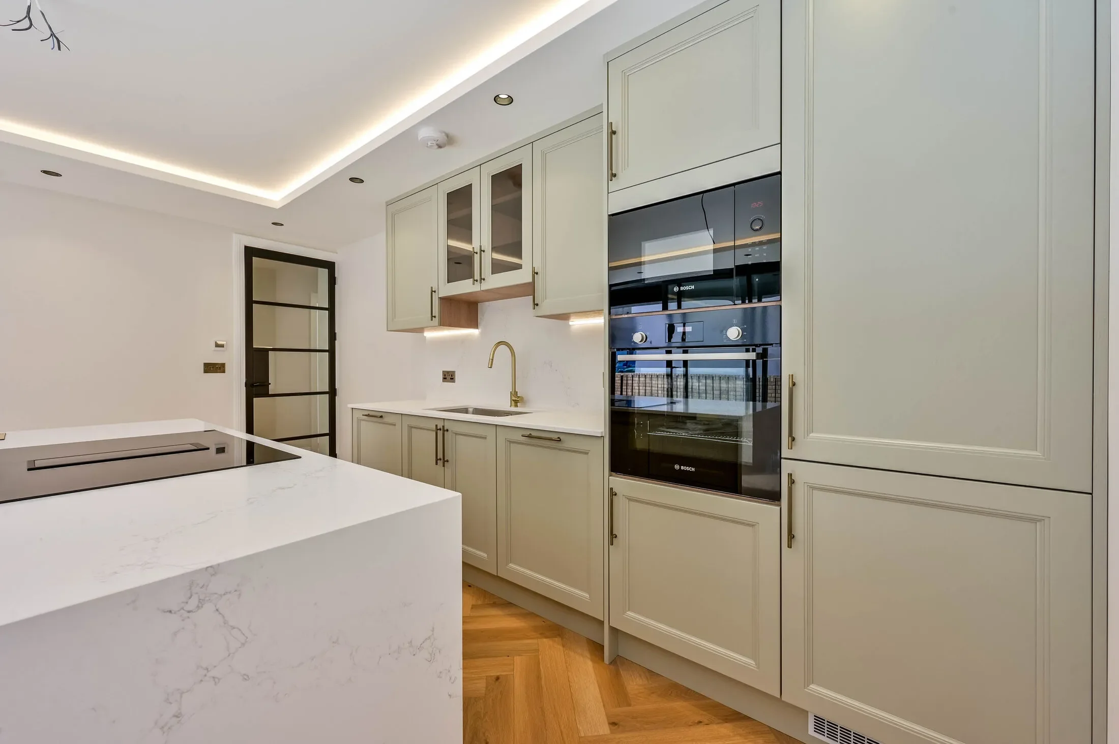 Flat Hazelwood Avenue in Greater London