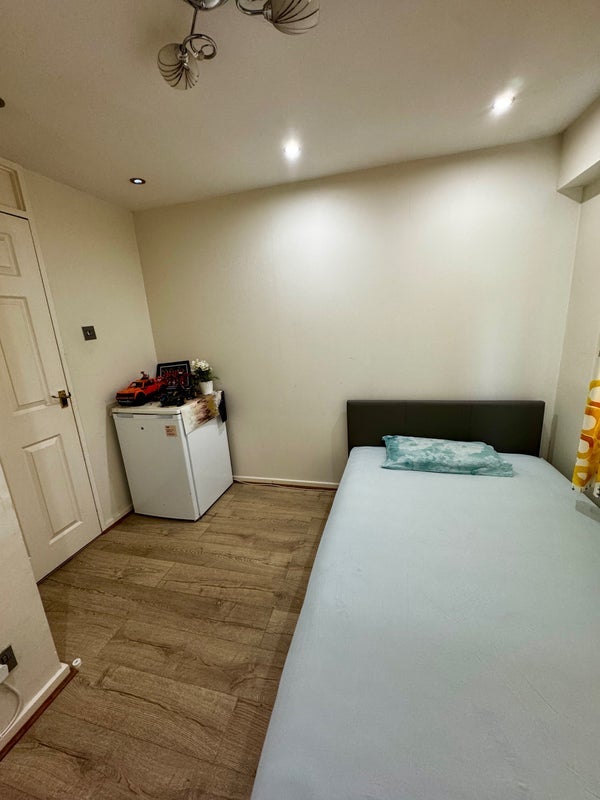 Room Greenfields in Maidenhead