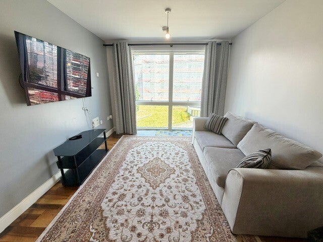 Flat Edgbaston Crescent in Birmingham
