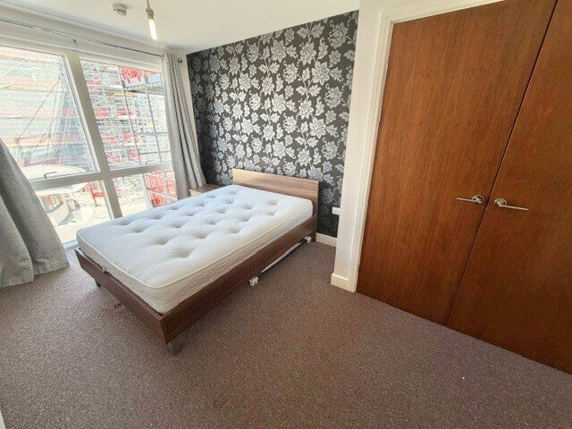 Flat Edgbaston Crescent in Birmingham
