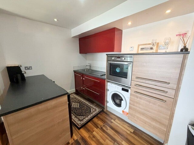Flat Edgbaston Crescent in Birmingham