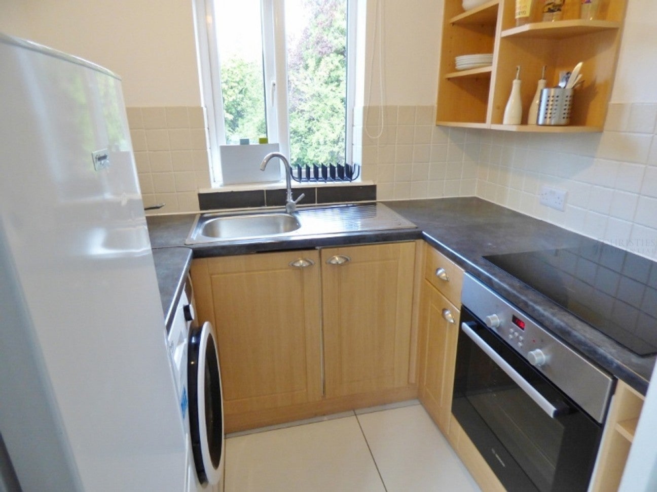 Flat Kingston Avenue in Mole Valley