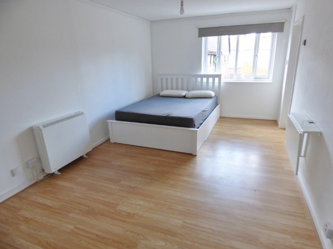 Flat Kingston Avenue in Mole Valley