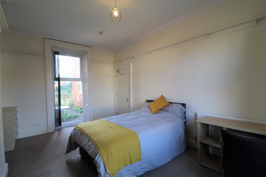 Room Ashbourne Road in Derby