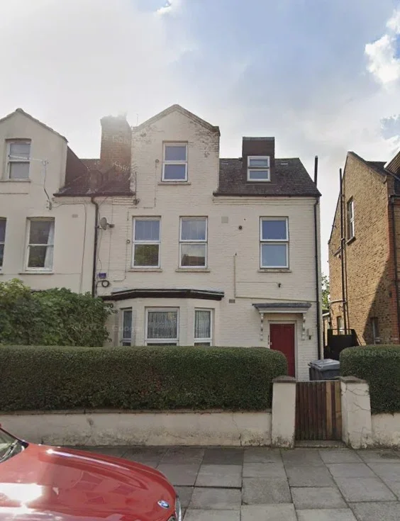 Flat Connaught Road in Greater London