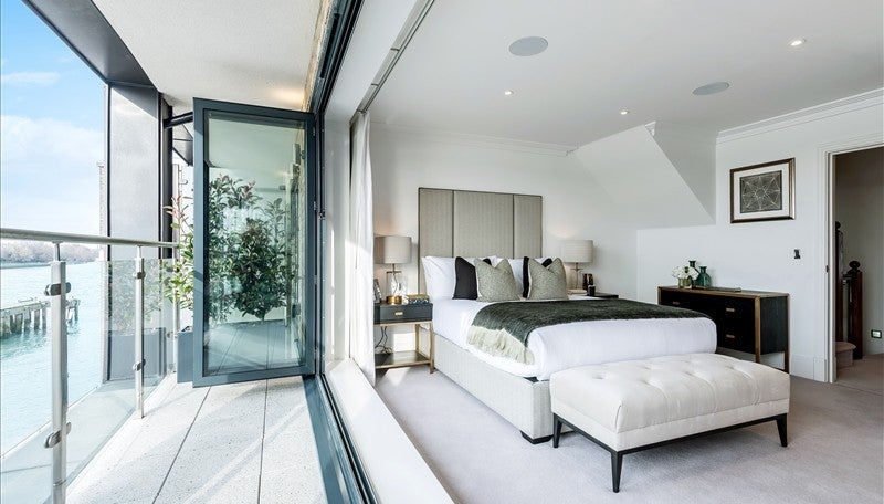 Flat Rainville Road in Greater London