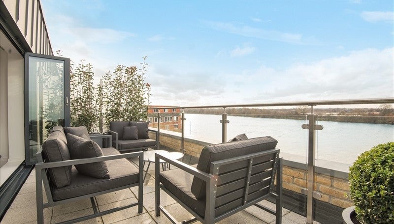 Flat Rainville Road in Greater London