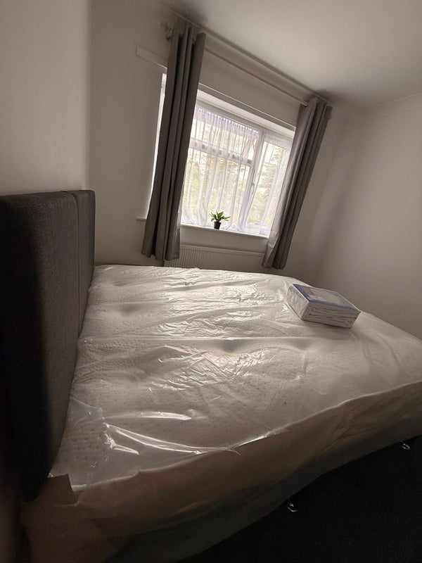Room Sunnyside Road in Poole