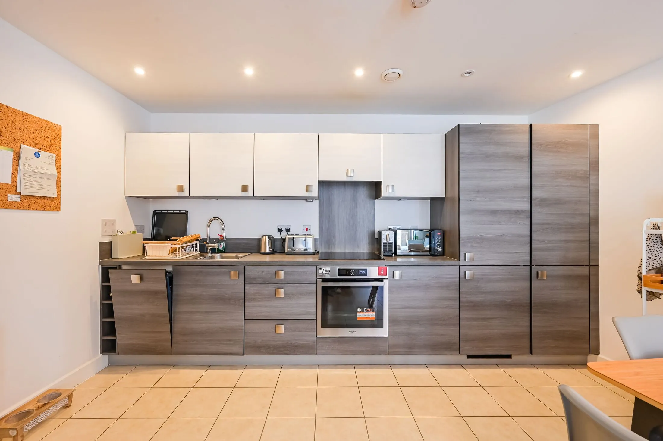 Flat Caxton Grove in Greater London