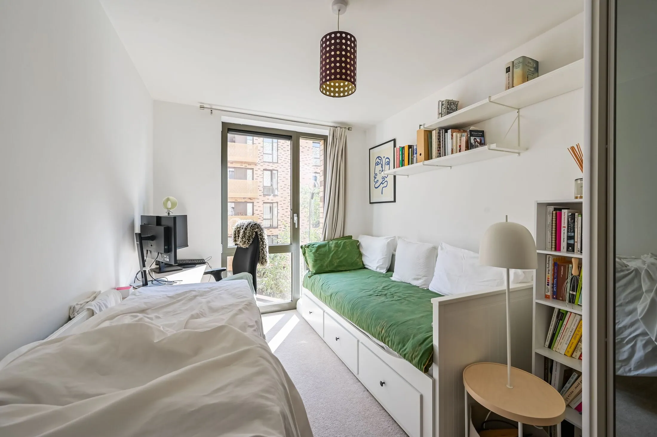 Flat Caxton Grove in Greater London