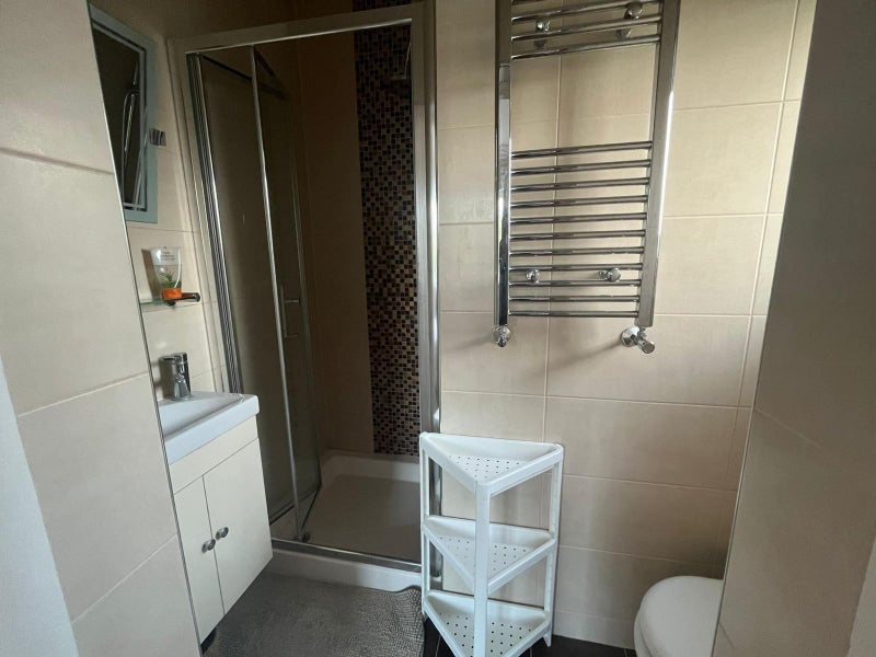 Room Elm Grove Road in Greater London