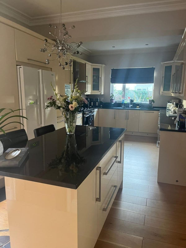 Room Elm Grove Road in Greater London