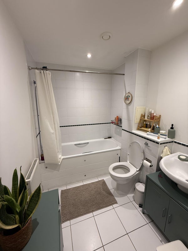 Room Victorian Grove in Greater London