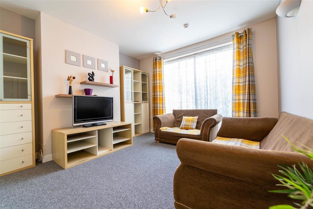 Room Weoley Park Road in Birmingham