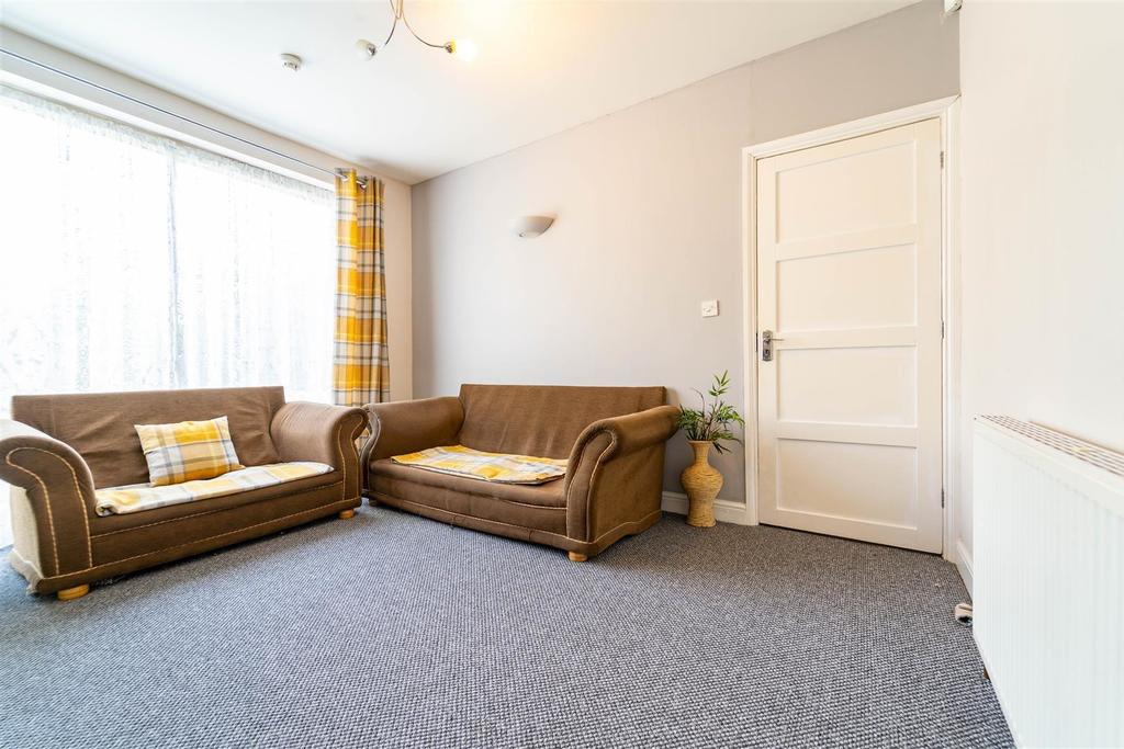 Room Weoley Park Road in Birmingham