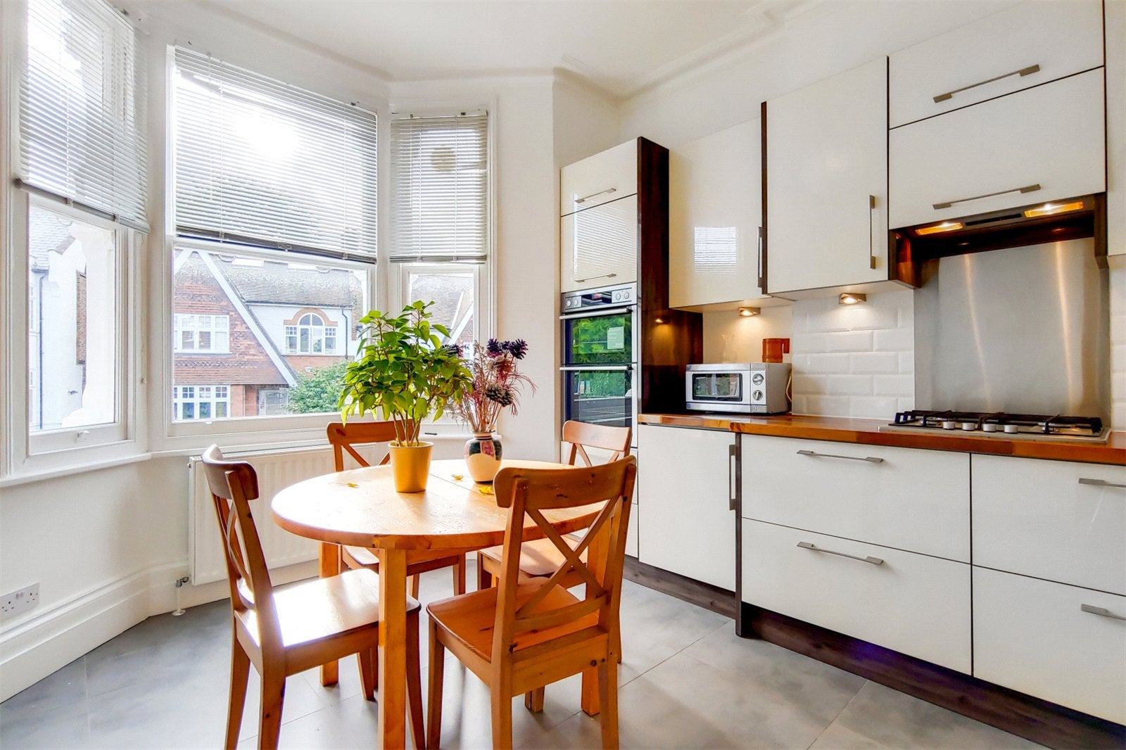 Flat Talbot Road in Greater London