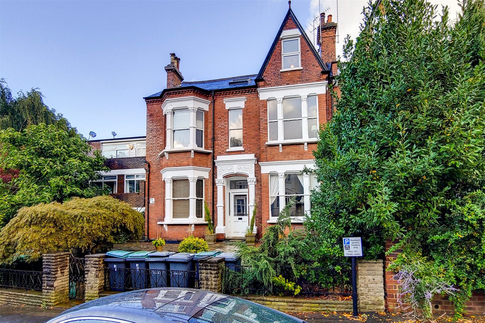 Flat Talbot Road in Greater London
