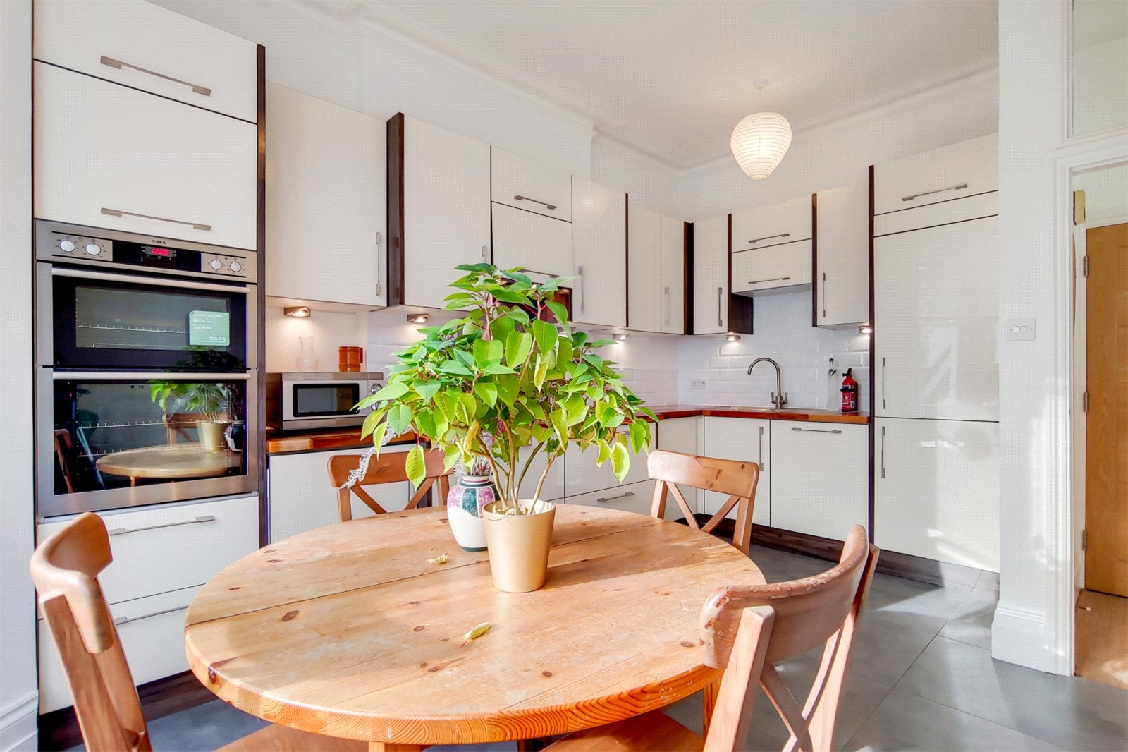 Flat Talbot Road in Greater London