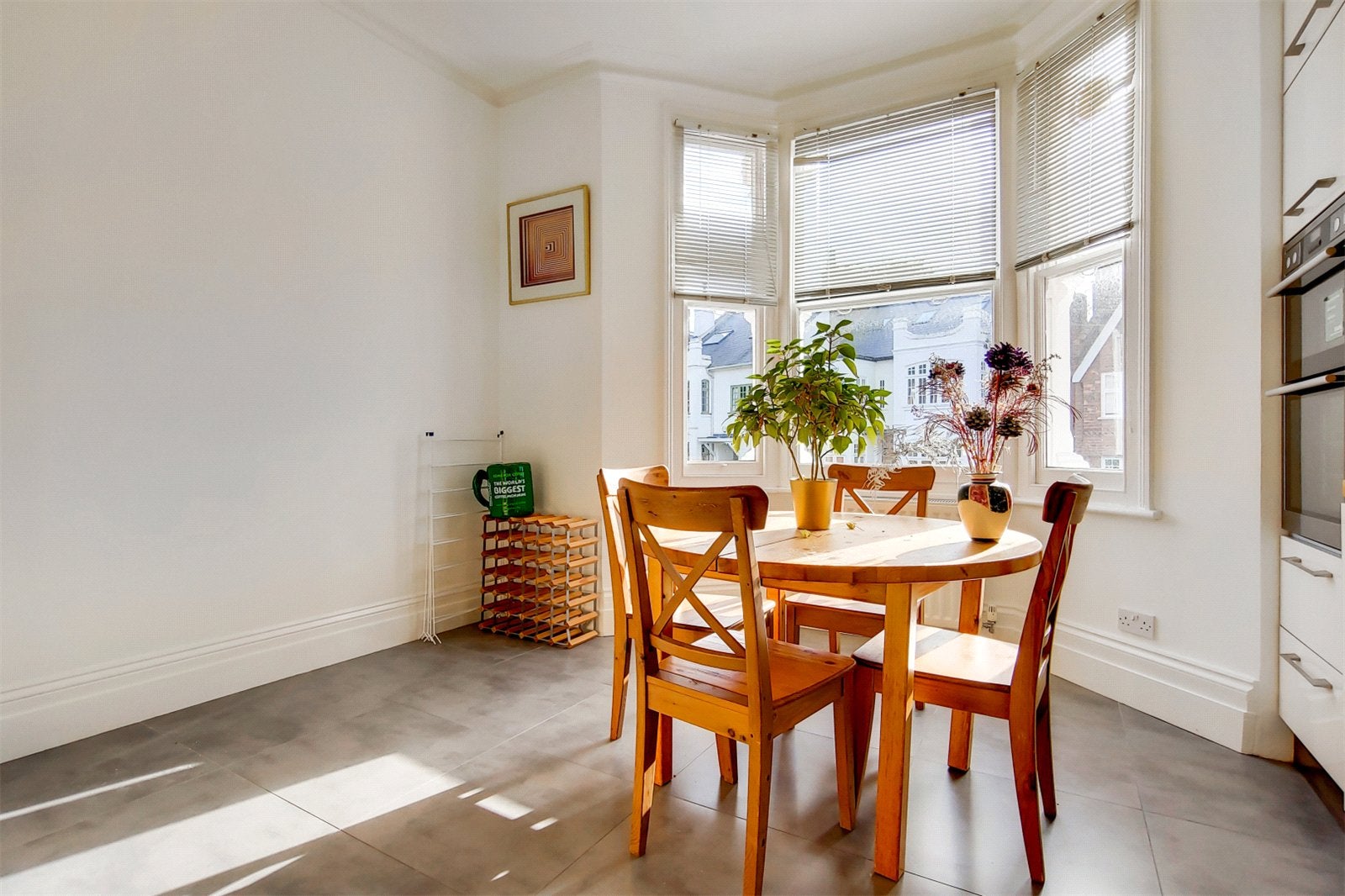 Flat Talbot Road in Greater London