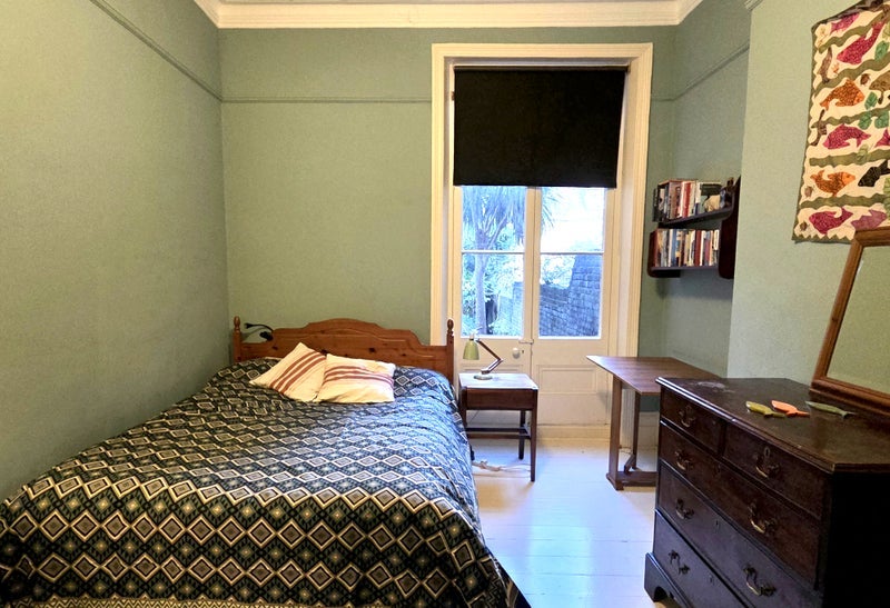 Flat Callcott Road in Greater London
