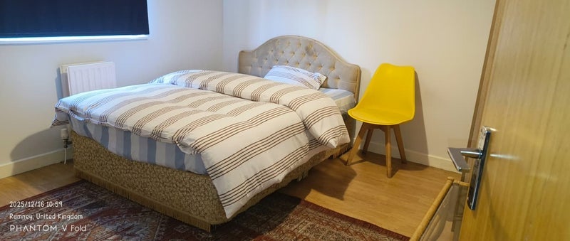 Room Greenway Road in Cardiff
