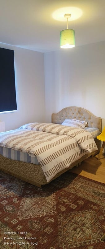 Room Greenway Road in Cardiff