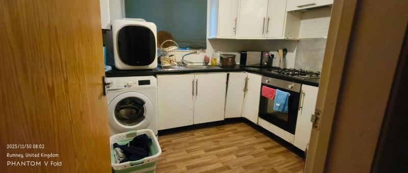 Room Greenway Road in Cardiff