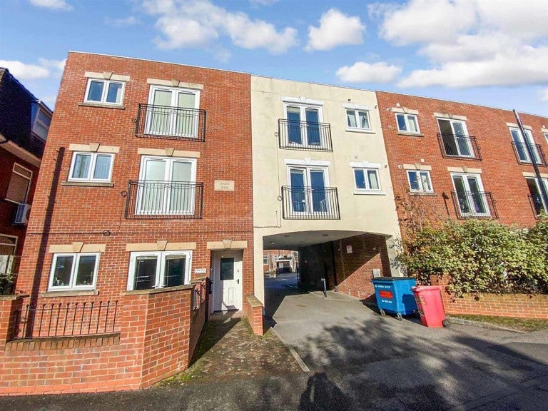 Flat Quinton Park in Coventry