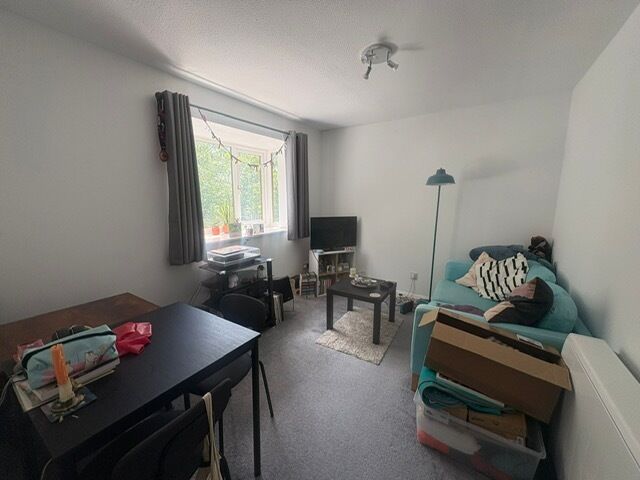 Flat Honeywood Close in Portsmouth