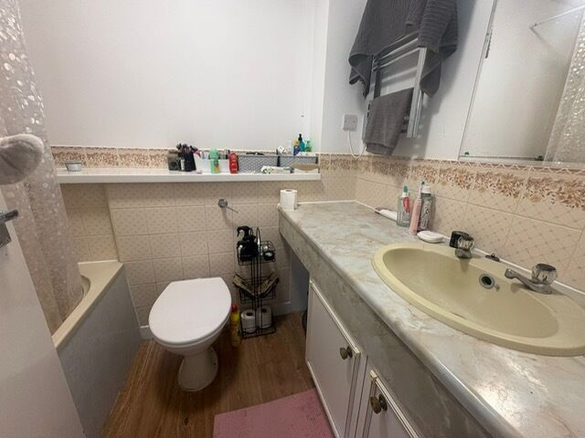 Flat Honeywood Close in Portsmouth