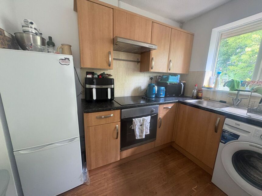 Flat Honeywood Close in Portsmouth