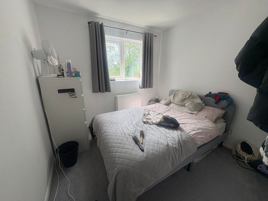 Flat Honeywood Close in Portsmouth