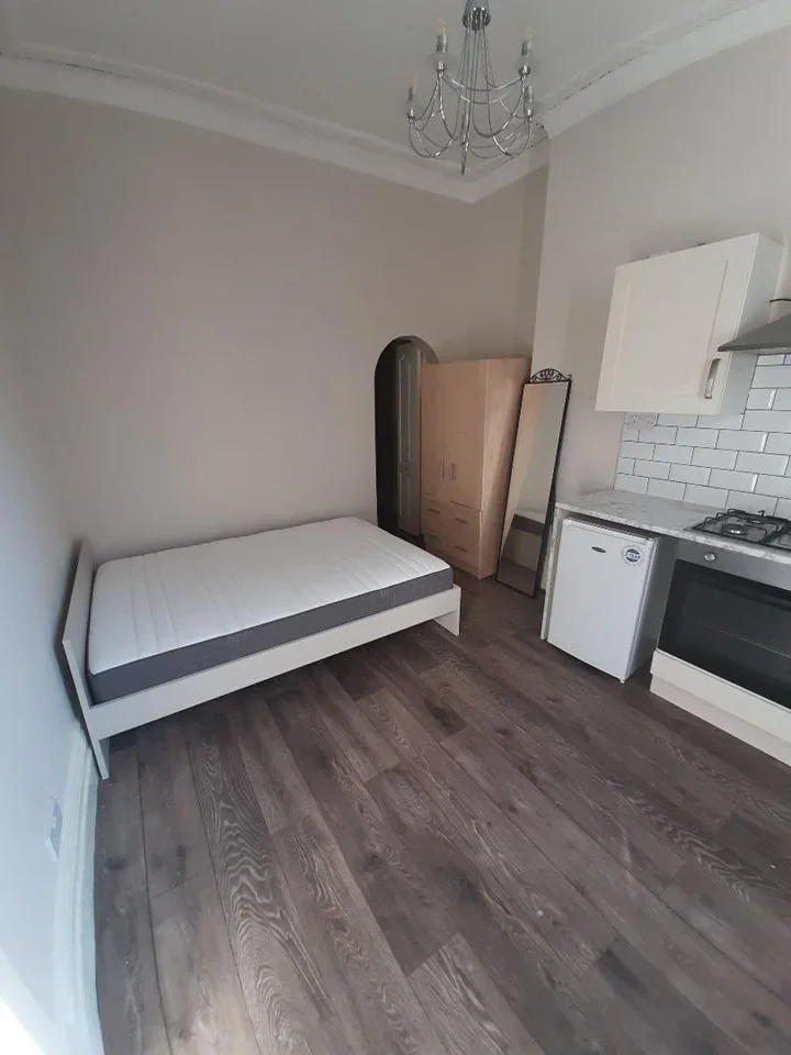Flat Moreton Street in City of Westminster