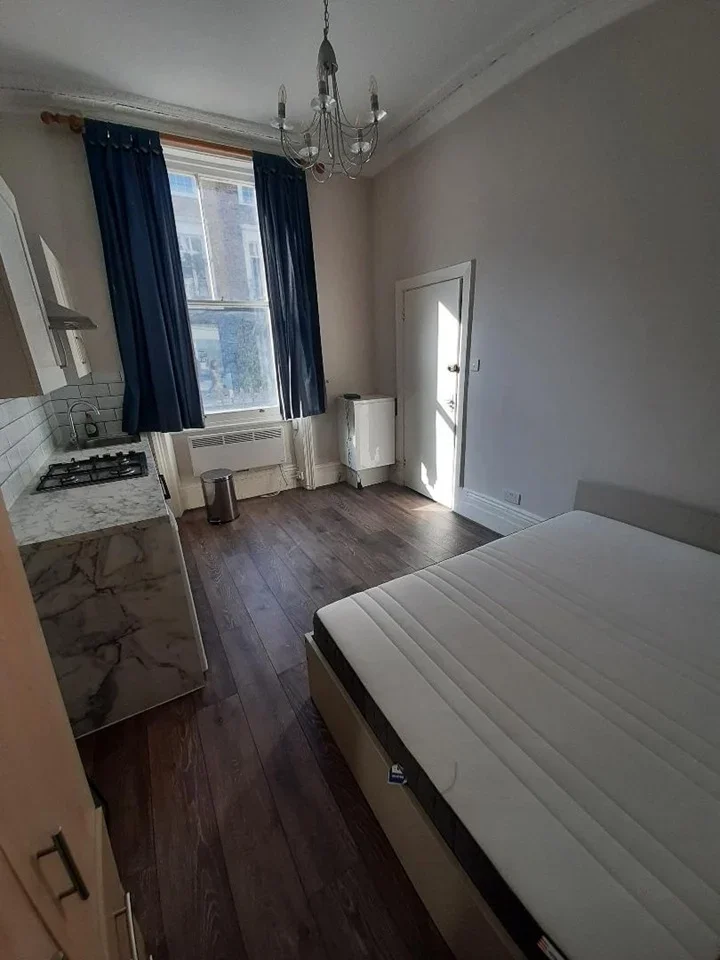 Flat Moreton Street in City of Westminster