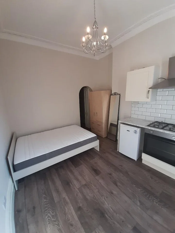 Flat Moreton Street in City of Westminster