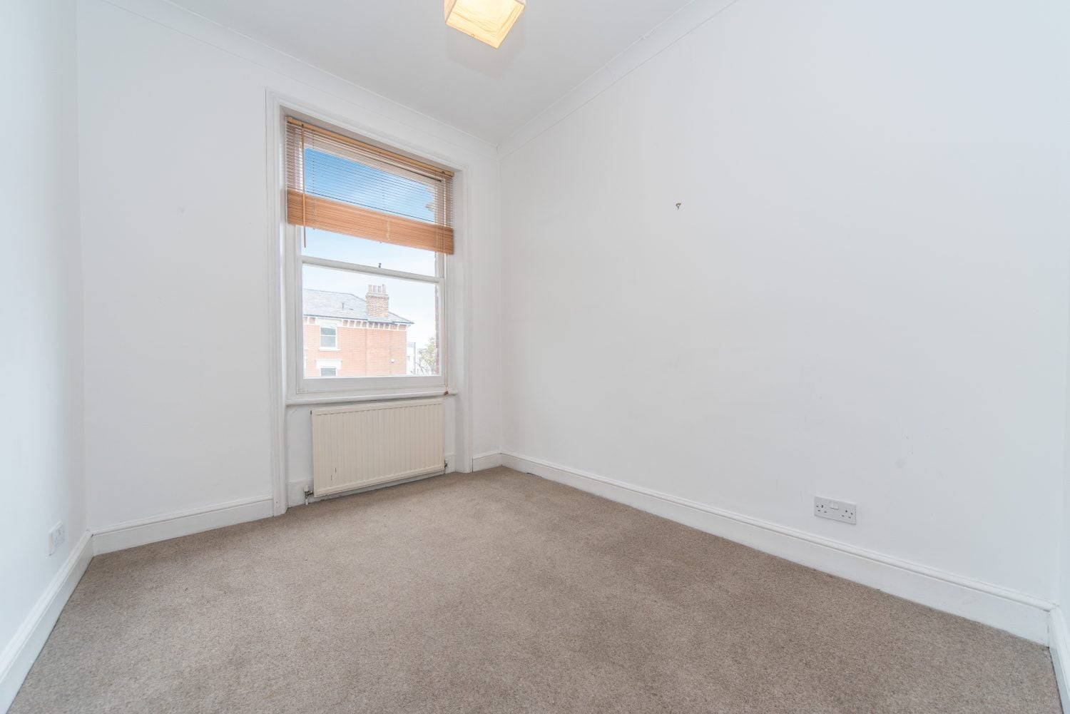 Flat St Quintin Avenue in London