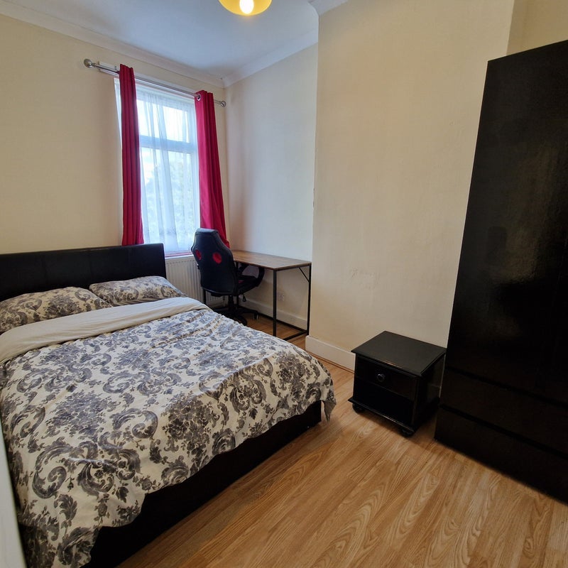 House Beverstone Road in Greater London