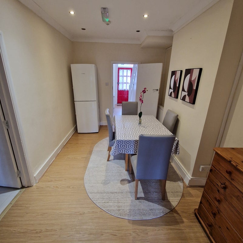 House Beverstone Road in Greater London